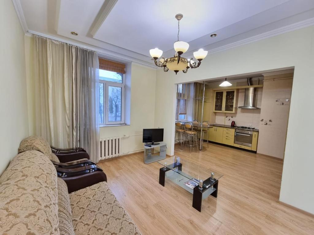 White New Apartments Ultracentral 2-Rooms In The Heart Chisinau Exterior photo