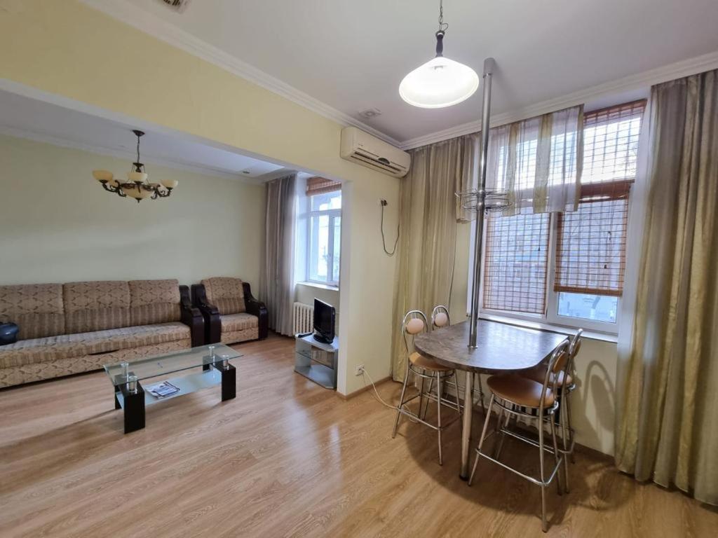 White New Apartments Ultracentral 2-Rooms In The Heart Chisinau Exterior photo